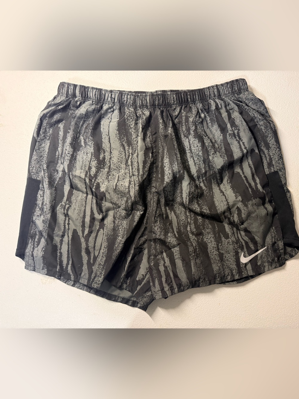 Nike Men’s Black and Gray Patterned Athletic Shorts